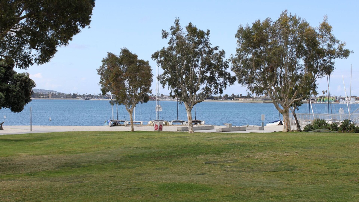 Crown Point Condo | Stay on the bayside with beautiful views