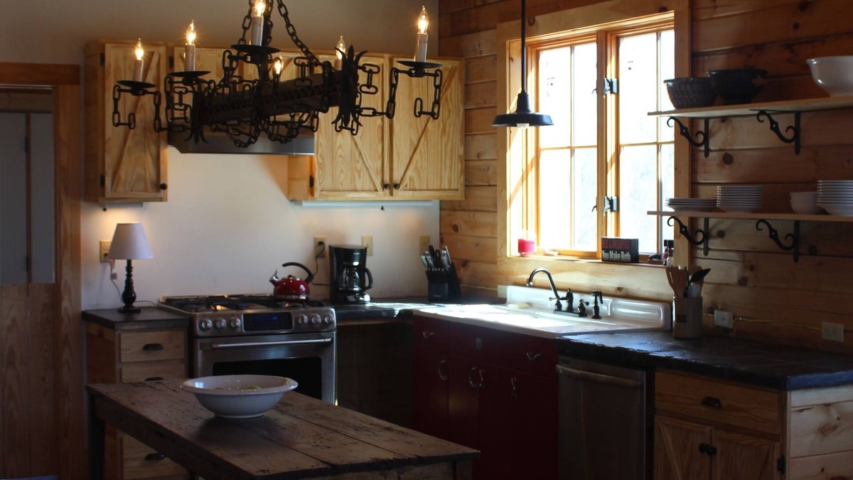 Ridge House | Stay on Working Farm in Central VA Wine Region, 35 Minutes from UVA.