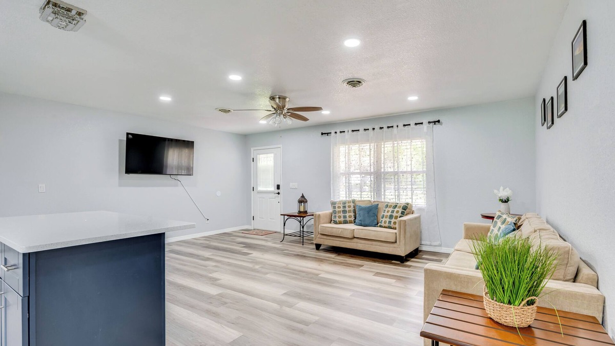 Belleview House | Stay & Play in Belleview: Welcoming Home w/Yard