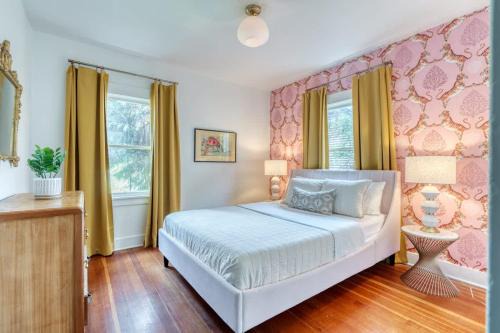 Hosford-Abernethy Apartment | Stay Portland Collection - Golden Age of Hollywood Apartment - 92 WalkScore
