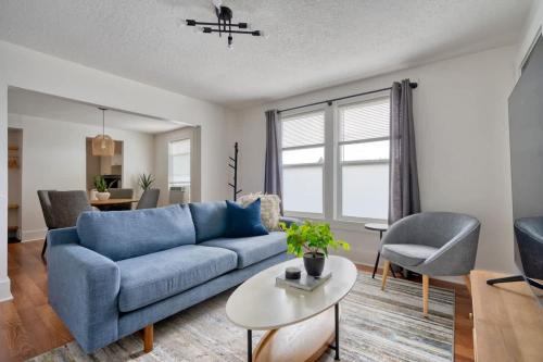 Buckman Neighborhood Apartment | Stay Portland - La Casa Burnside - Local Eateries, Shops, and Bars