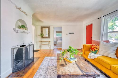 Alberta Arts District House | Stay Portland - Sedona Vibes in PDX- Walk to Local Shops & Coffee