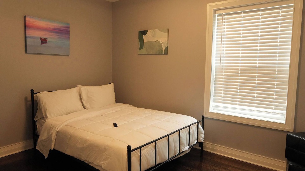 Greater Grand Crossing House | Stay, Relax & Explore Chicago