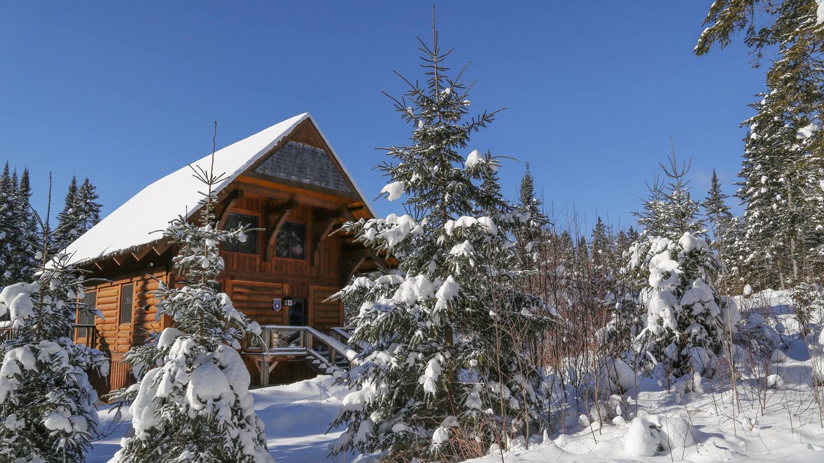 Lac Superieur Village Ski Chalet | Stay & Relax in our Log cabin in the woods