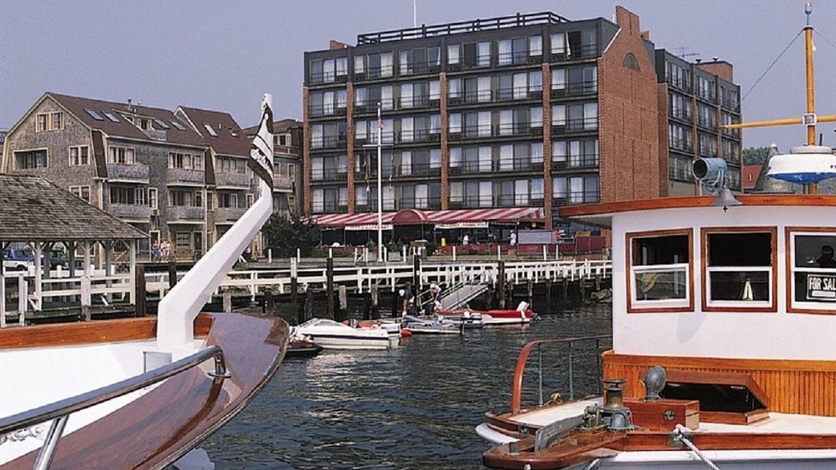 Newport Resort | Stay right on Thames Street -The heart of Newport- ON the Water