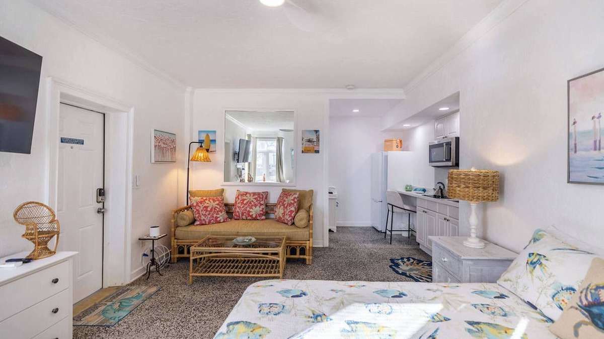 Jog Road Bed & Breakfast | Stay Right on the Beach!