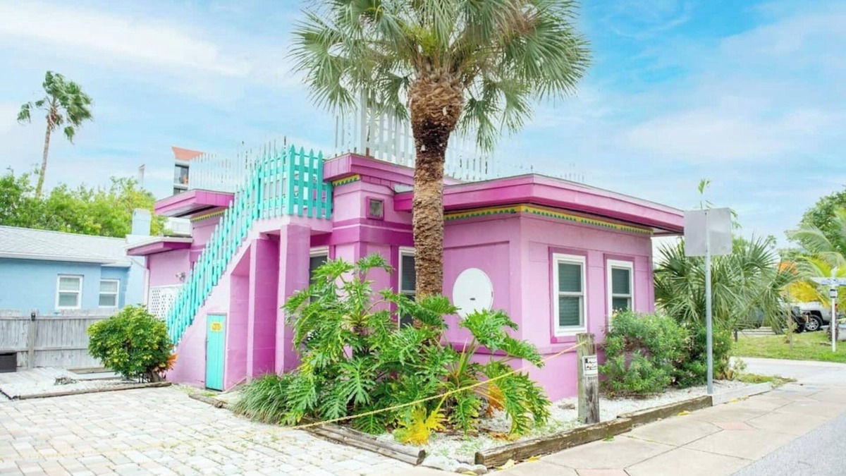 St. Petersburg - Clearwater Cottage | Stay steps from the sand in this charming single-family home. Enjoy exclusive beach access at Sunburst Inn, featured on HGTV. Cozy comfort for up to 4, and an unbeatable location on the Gulf. Perfect for a romantic escape or small family getaway.