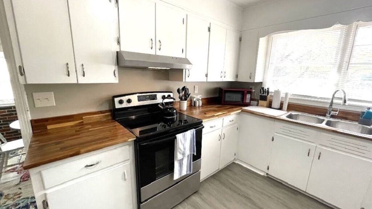 New Castle House | Stay @ The Birchwood - 15 min to DT