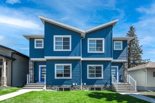 Lynnwood Ridge House | Stay Together! 2 Family Units, Sleeps 16! FREE Banff Pass, Parking, Wine, BBQ, & Netflix!