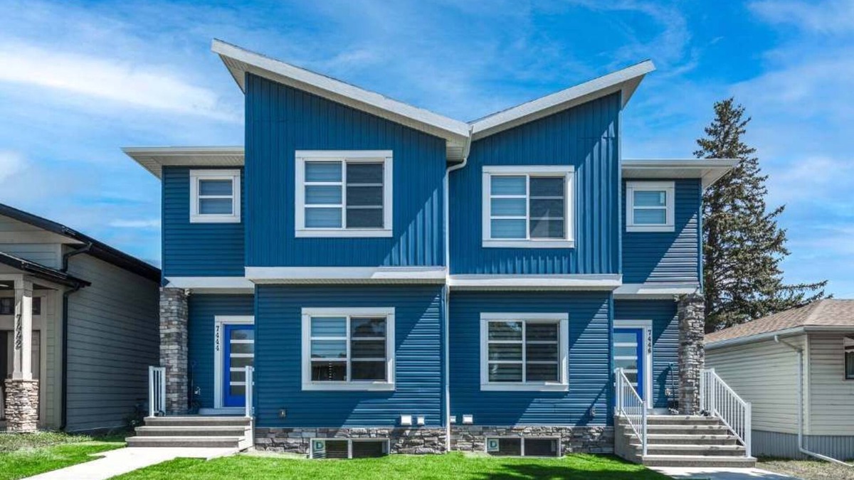 Lynnwood Ridge House | Stay Together 2 Units, Sleeps 16! FREE Banff Pass, Parking, Wine & Netflix!
