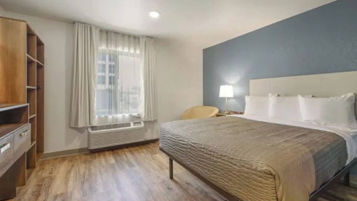 Austin Hotel | Stay Together, Group-Friendly Compound Near Austin Highlights – 4 Queen Units