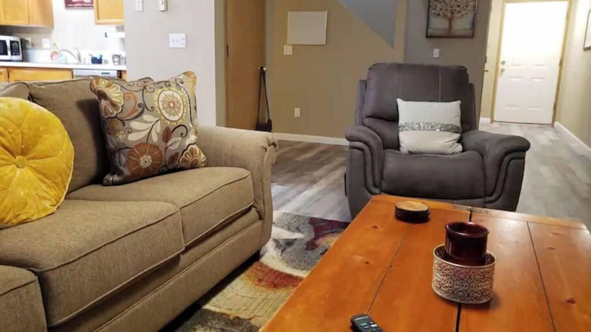 Vancouver House | ~Stay Vancouver! Short or Extended. Pet Friendly.