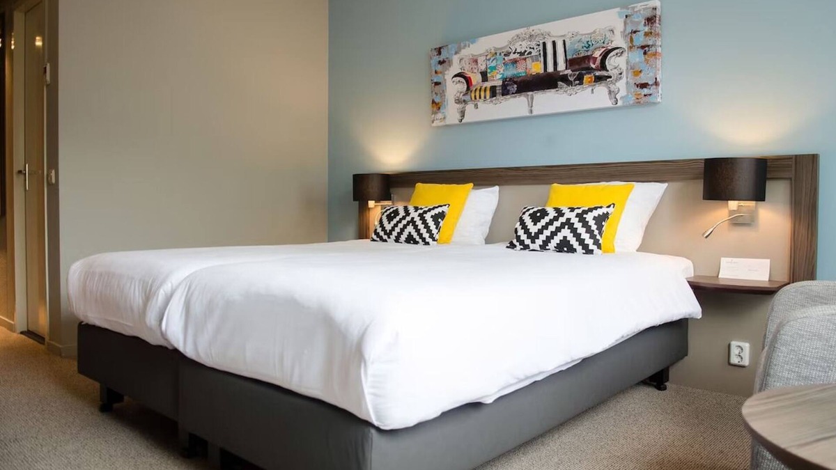 Weert Hotel | Stay Where Cozy Meets Convenient — Dine, Rest & Explore!