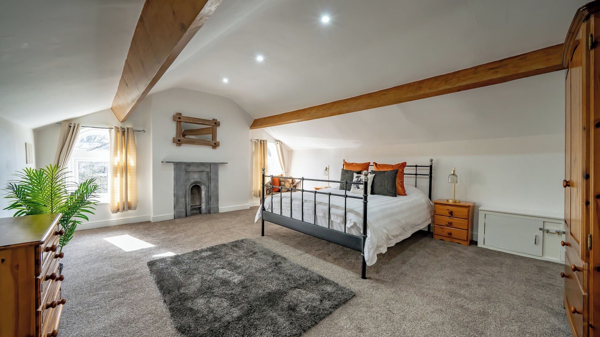 West Derby Apartment | Stay where it all began for The Beatles!