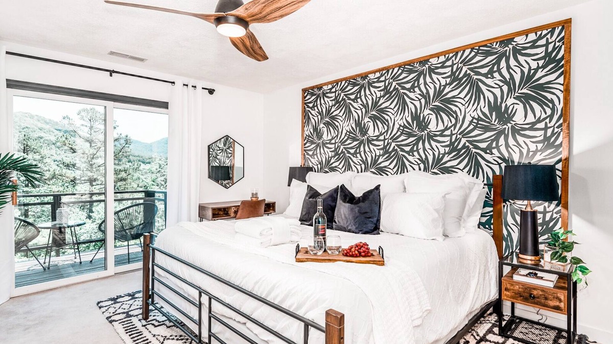 Vein Mountain Cabin | Stay Wild - Luxury Modern Cabin with Hot tub, Views & Pet Friendly!