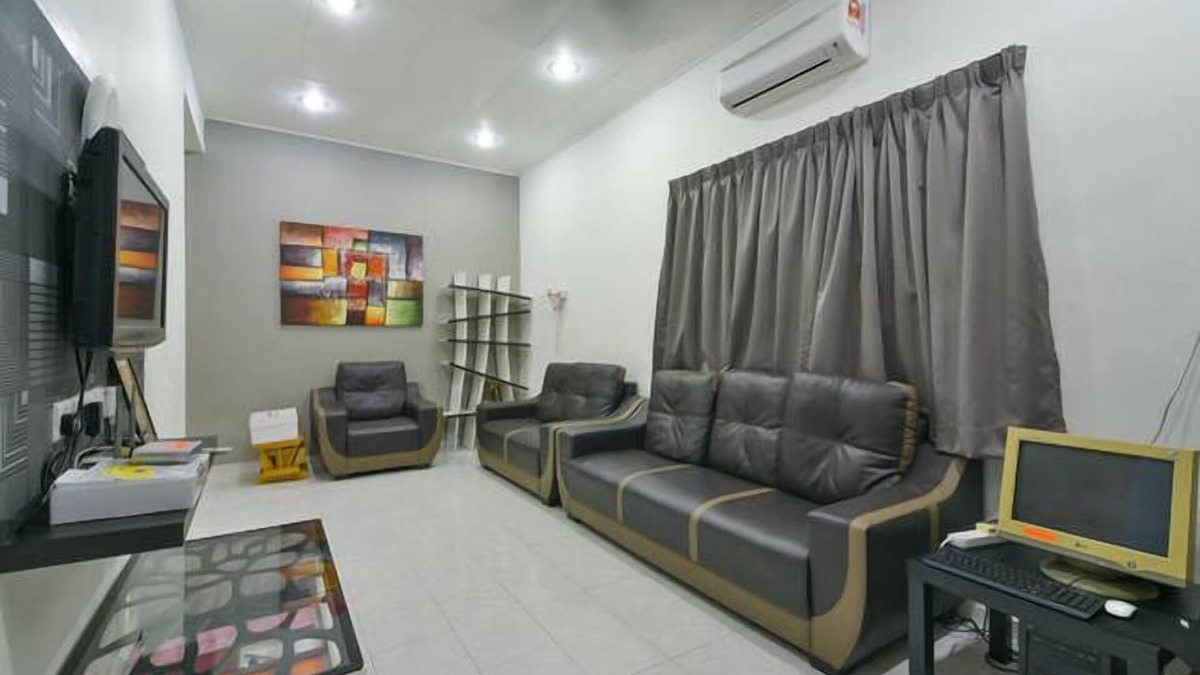 Taman Gadong Perdana House | Stay99 House BBQ Facilities (3 Bedrooms)