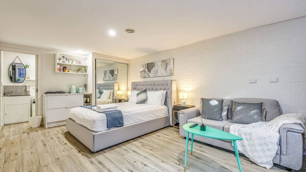 Leopold House | StayAU Cozy & Stylish 1 BRM Studio in Leopold