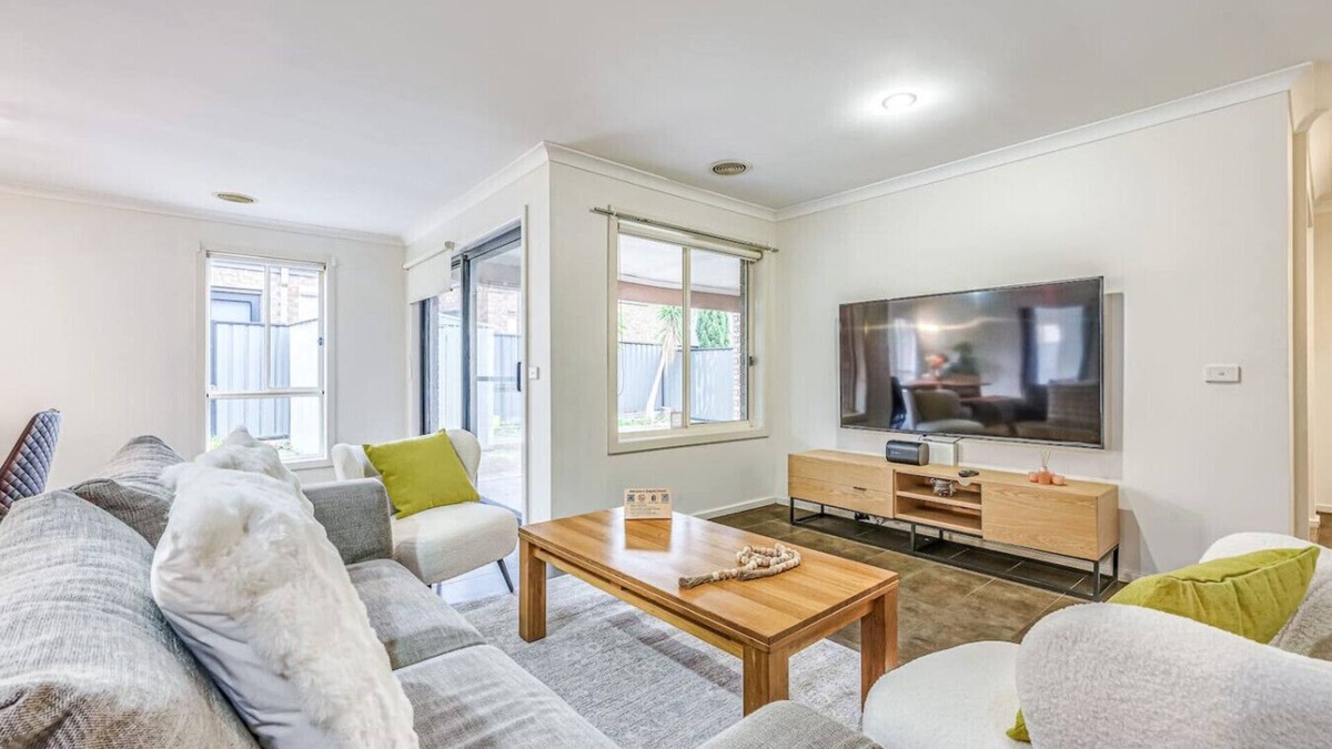 Derrimut House | StayAU Newly 8 Beds Spacious Home in Derrimut