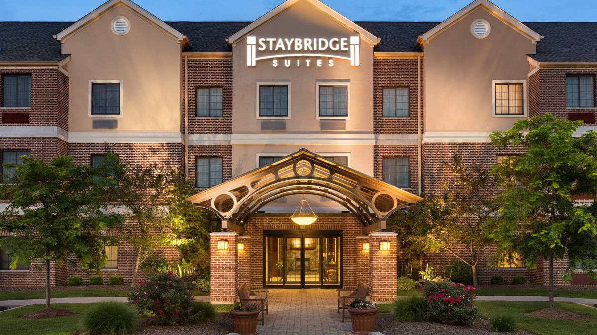 Stow Hotel | Staybridge Suites Akron-Stow-Cuyahoga Falls by IHG