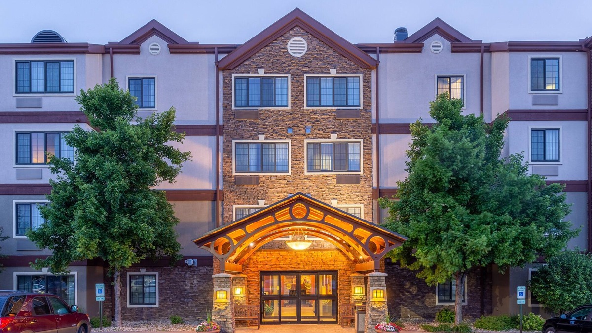 Davenport Hotel | Staybridge Suites Davenport by IHG
