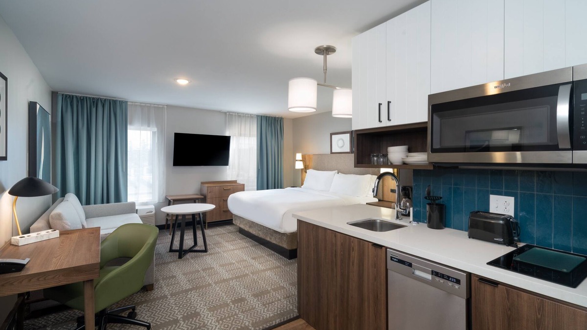 Fairgrounds Hotel | Staybridge Suites Louisville Expo Center by IHG