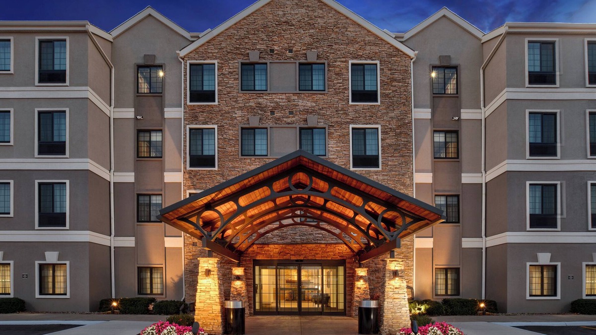 Omaha Hotel | Staybridge Suites Omaha 80th And Dodge by IHG
