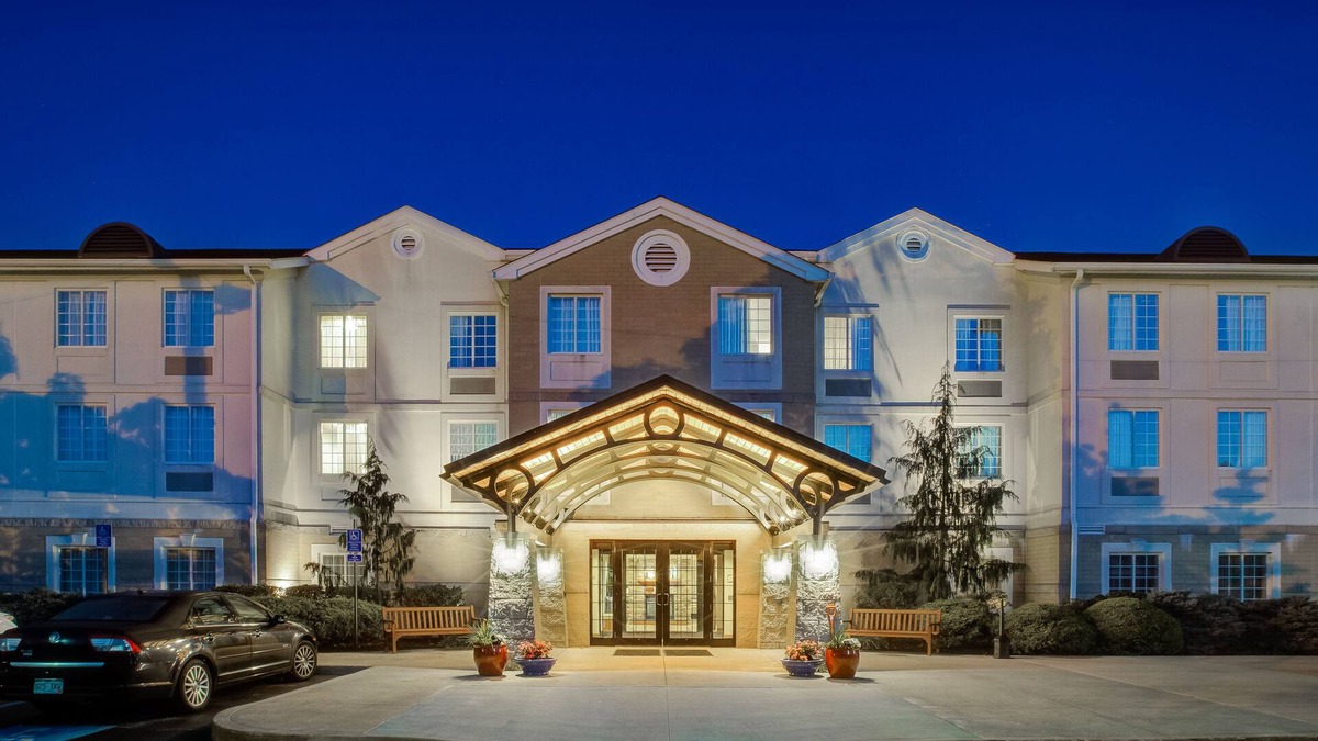 Mayfield Heights Hotel | Staybridge Suites Cleveland Mayfield Heights Beachwood by IHG