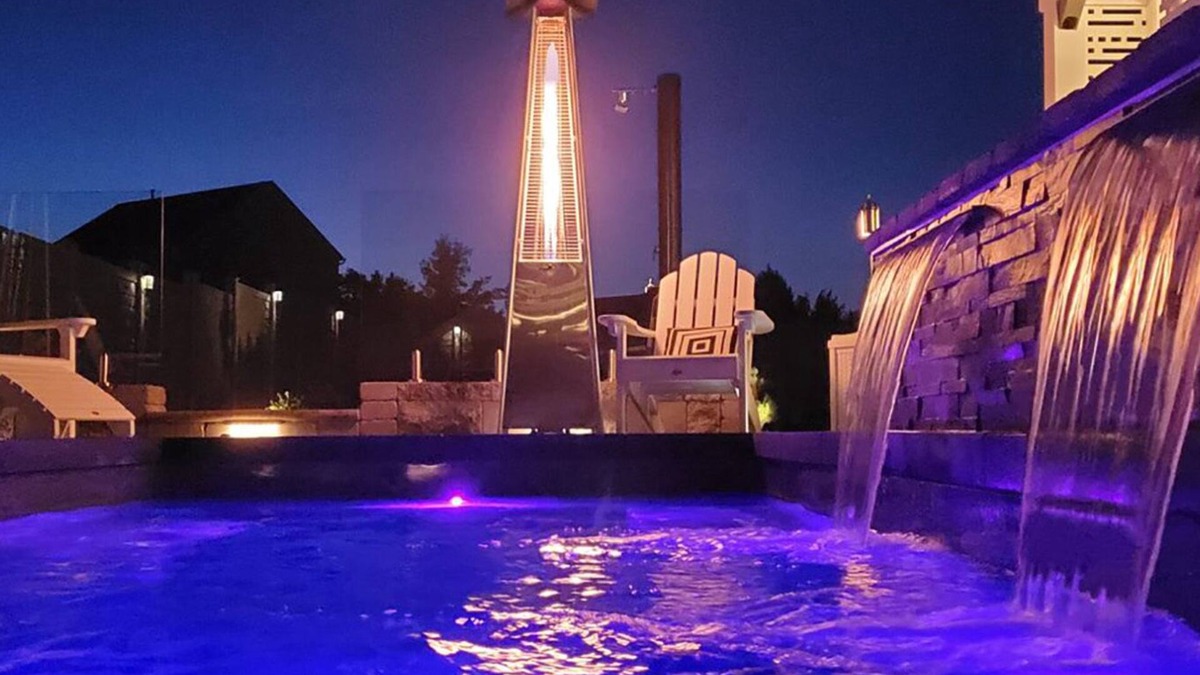 Palmer Condo | Staycation Oasis! a unique Experience!nnHeated salt water pool opens 04/02/25!n