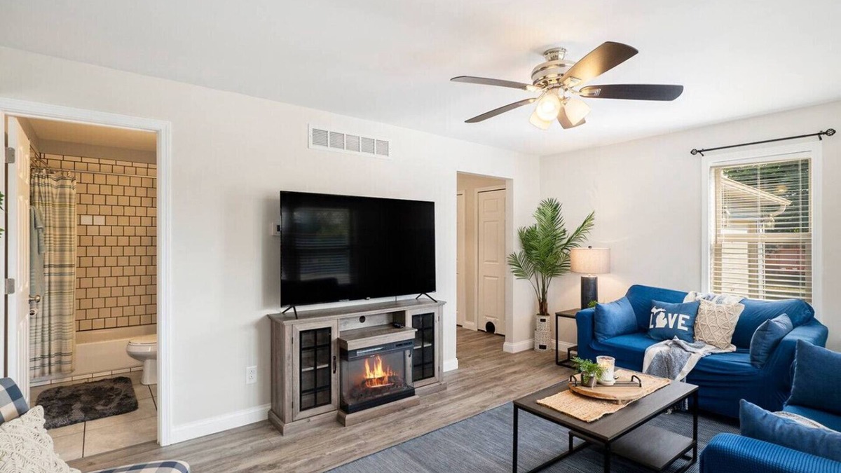 Port Austin Apartment | Stayin’ & Playin’ Cottage/Pet Friendly