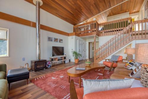 Coos Bay House | #StayinMyDistrict Cape Arago Sanctuary at the Sea