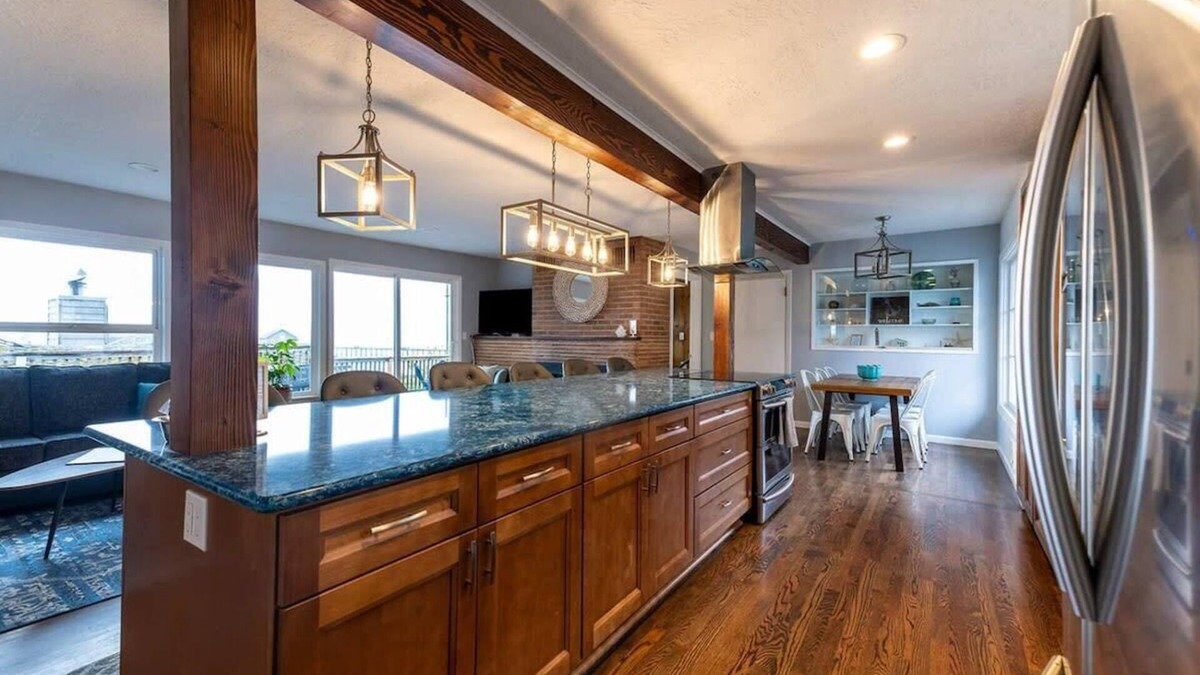 Garibaldi House | #StayinMyDistrict Garibaldi Gorgeous Bay Views