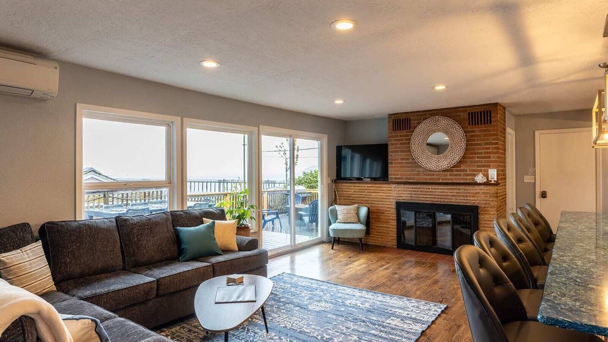 Garibaldi House | #StayinMyDistrict Garibaldi Bay Views