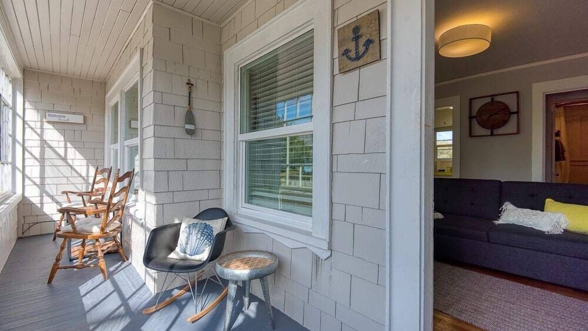 Coos Bay Apartment | #StayinMyDistrict Historic Heritage Walk to Bay