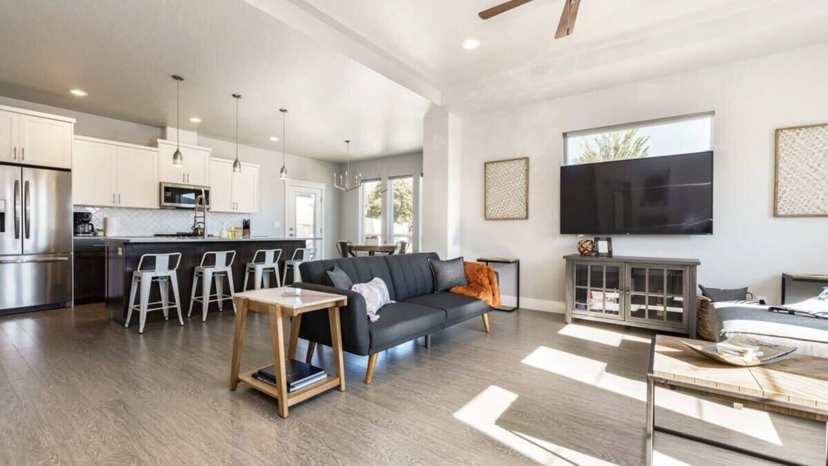 Meridian House | #StayinMyDistrict Modern & Stylish Meridian Home
