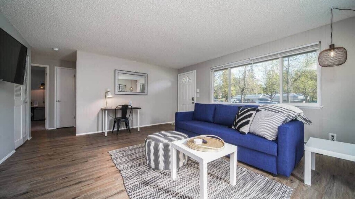 Vancouver House | #StayInMyDistrict Vancouver Near Shopping & Dining