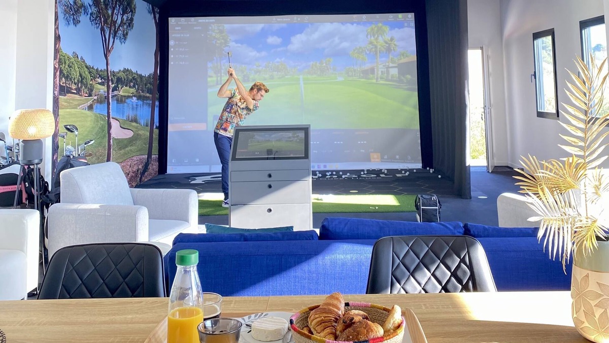 Cagnes-sur-Mer Apartment | Stayngolf - Golf Training Guest House Loft Avec Simulateur Golf Chez le Moniteur