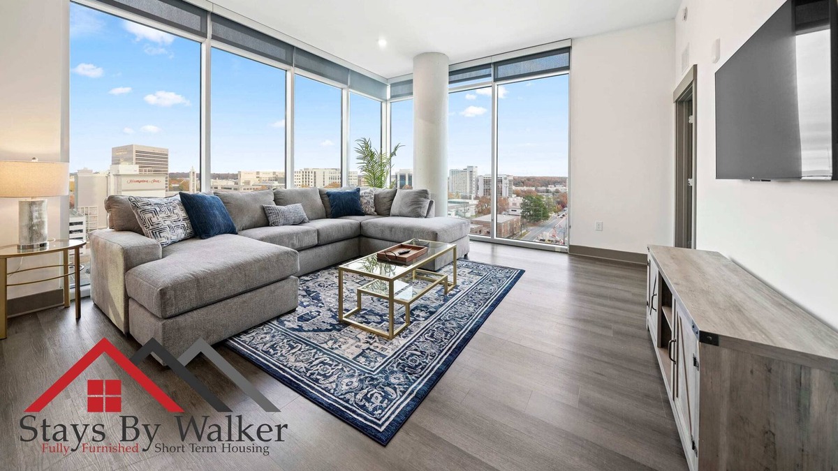 Second Ward Condo | StaysByWalker Lux 2BR Uptown! Spa/Gym/KingBed