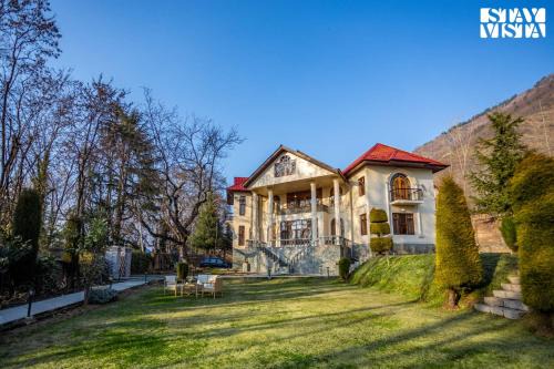 Nishat-Shalimar Villa | StayVista at Hampton Grove - Bonfire, Jacuzzi