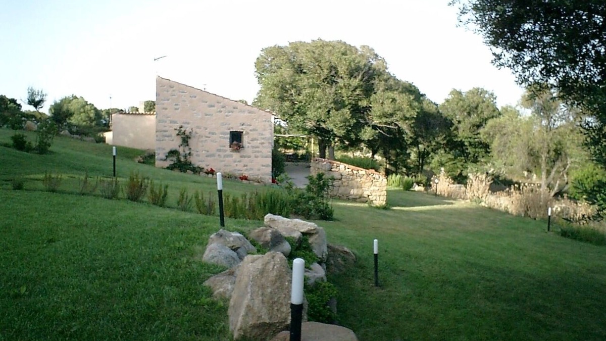 Luogosanto Villa | Stazzo San Trano - Villa surrounded by greenery