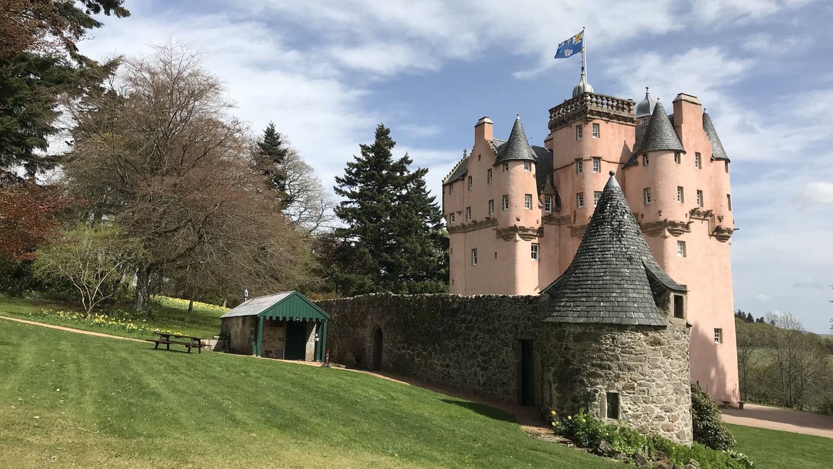 Alford Cottage | Steading Cottage - Craigievar Castle