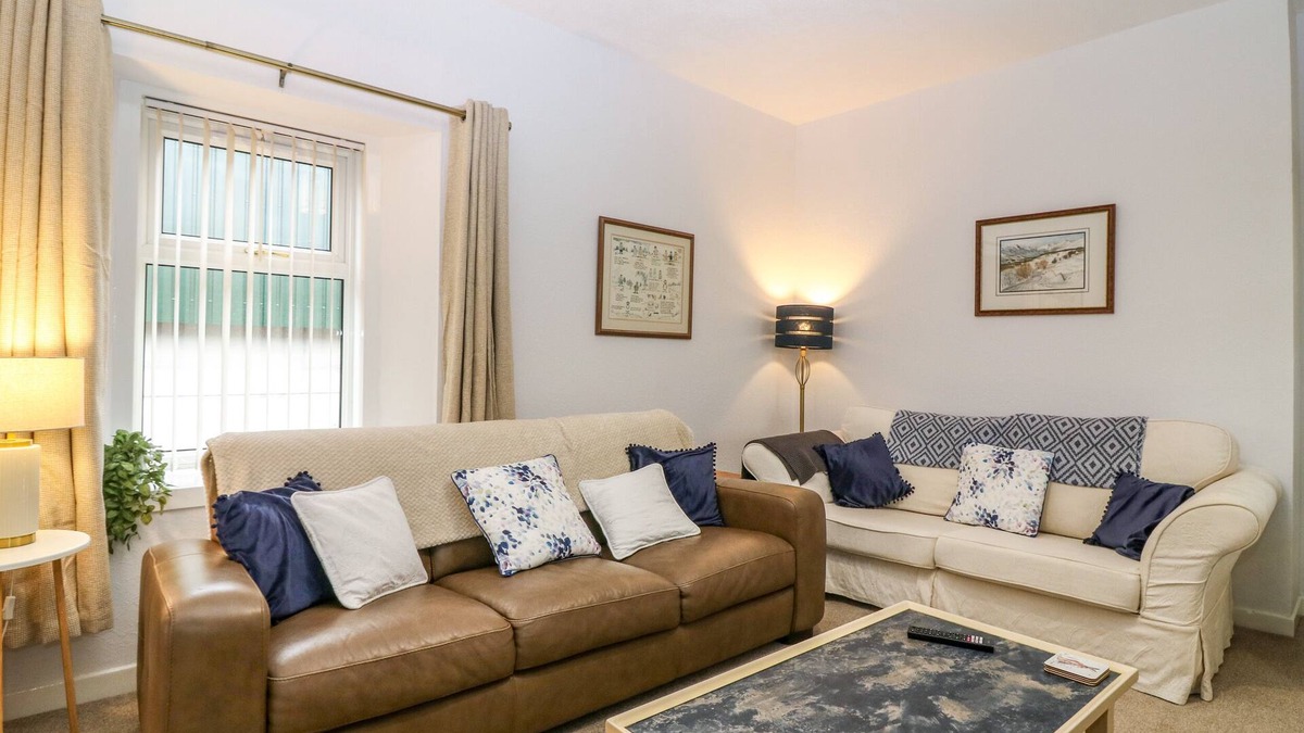 Kirriemuir Cottage | STEADING COTTAGE, pet friendly, with a garden in Kirriemuir