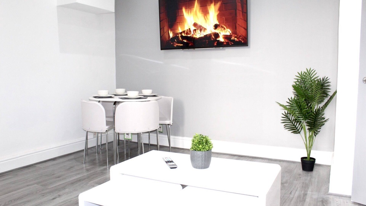 Blackpool Town Center Apartment | Steeden superior Apartment with spa bath
