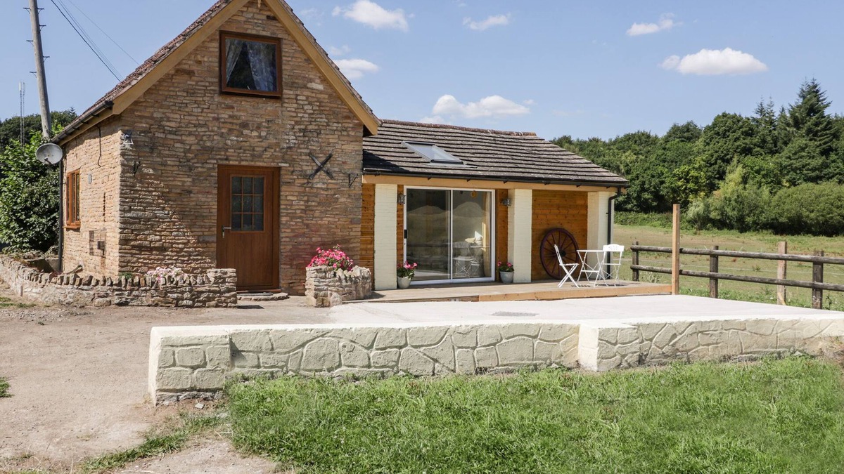 Ross-on-Wye Cottage | STEEL WORKS FARM, pet friendly, with a garden in Gorsley