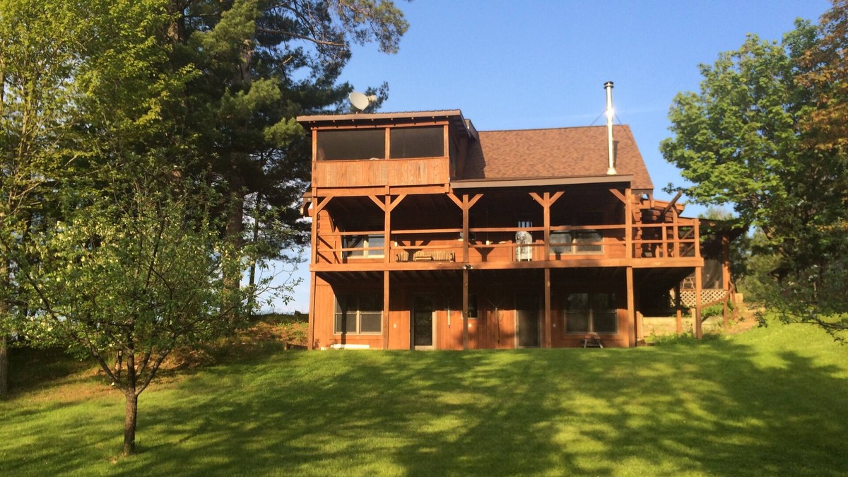 Nadeau House | "Steelhead Lodge" Log Home On The Big Cedar River