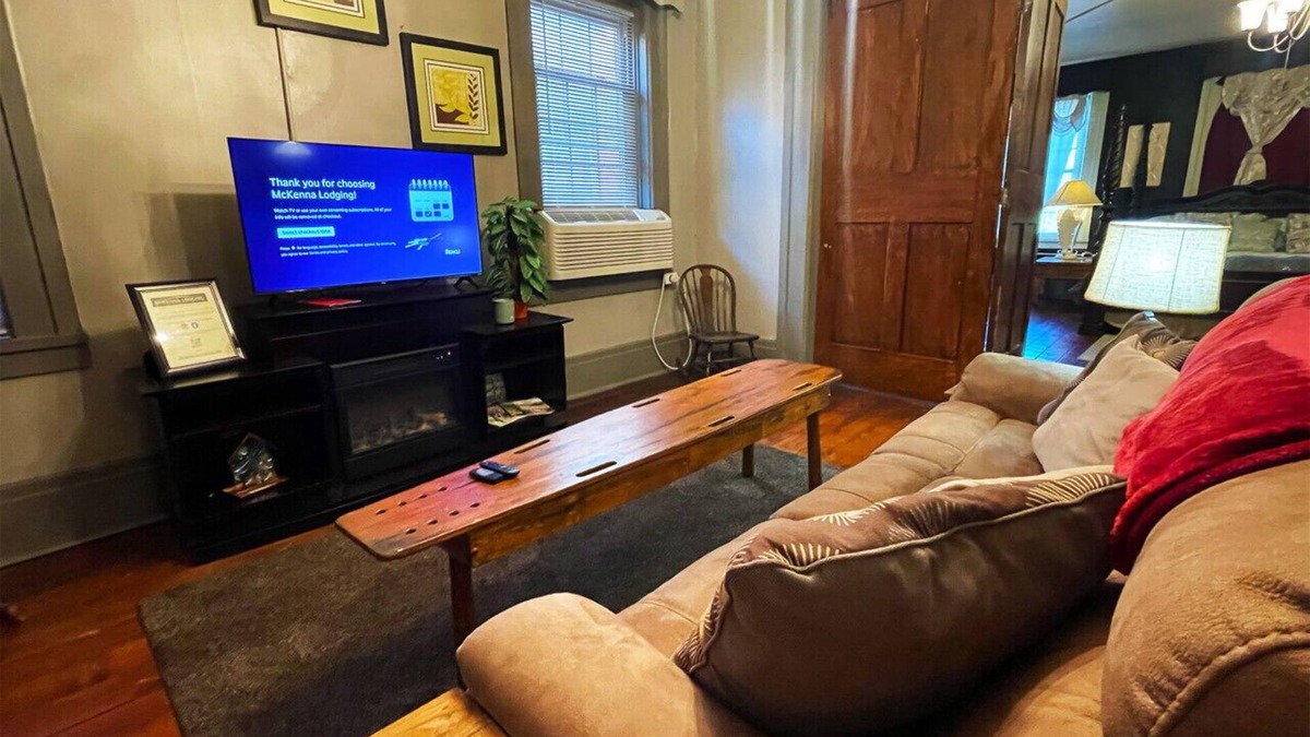 Coshocton Apartment | Stella's Place in Heart of Historic Roscoe Village