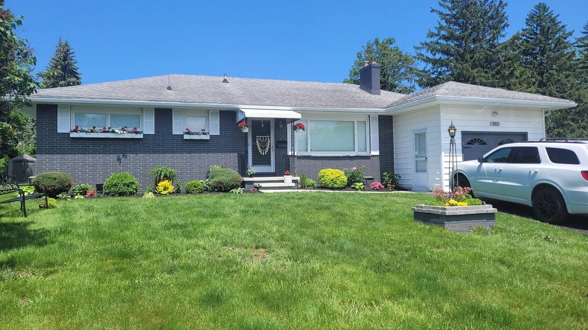 East Irondequoit House | Stella's Ranch: 3BR with game room, sunroom, and huge yard. Pet friendly!