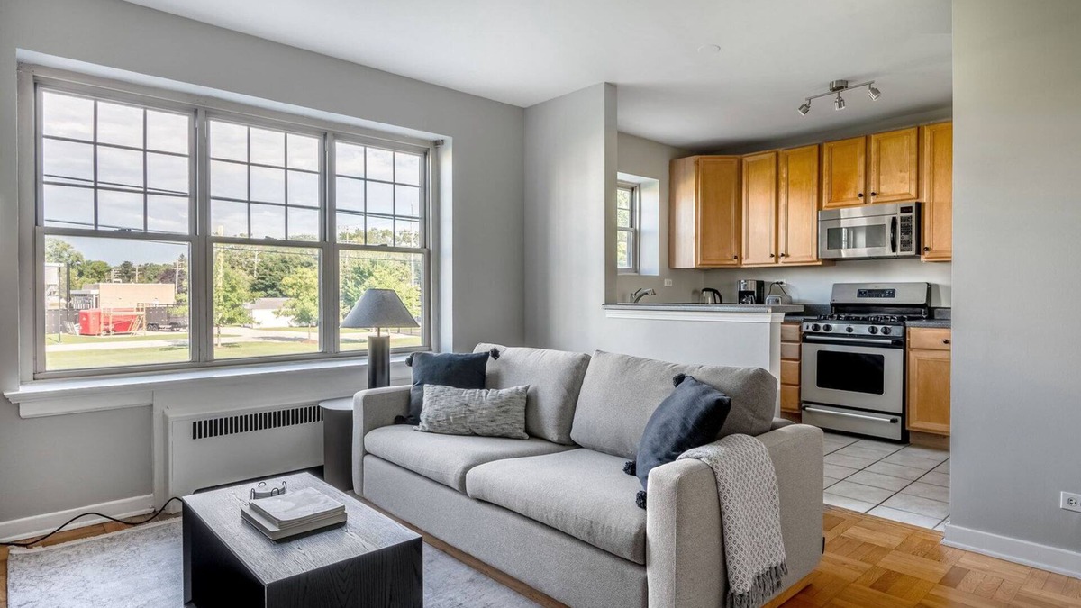 Evanston Apartment | Stellar Evanston 1BR w/Courtyard, nr Beach & University, by Blueground
