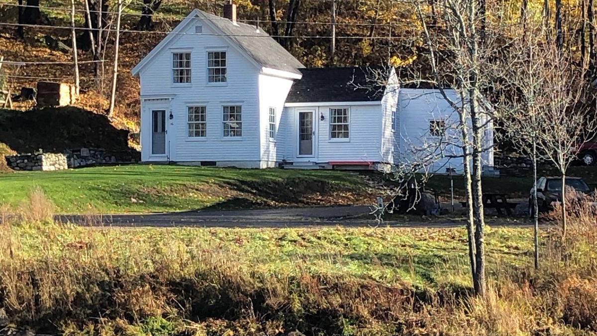 Warren House | “STEP BACK IN TIME” 1880’ charmer. Riverside Cottage