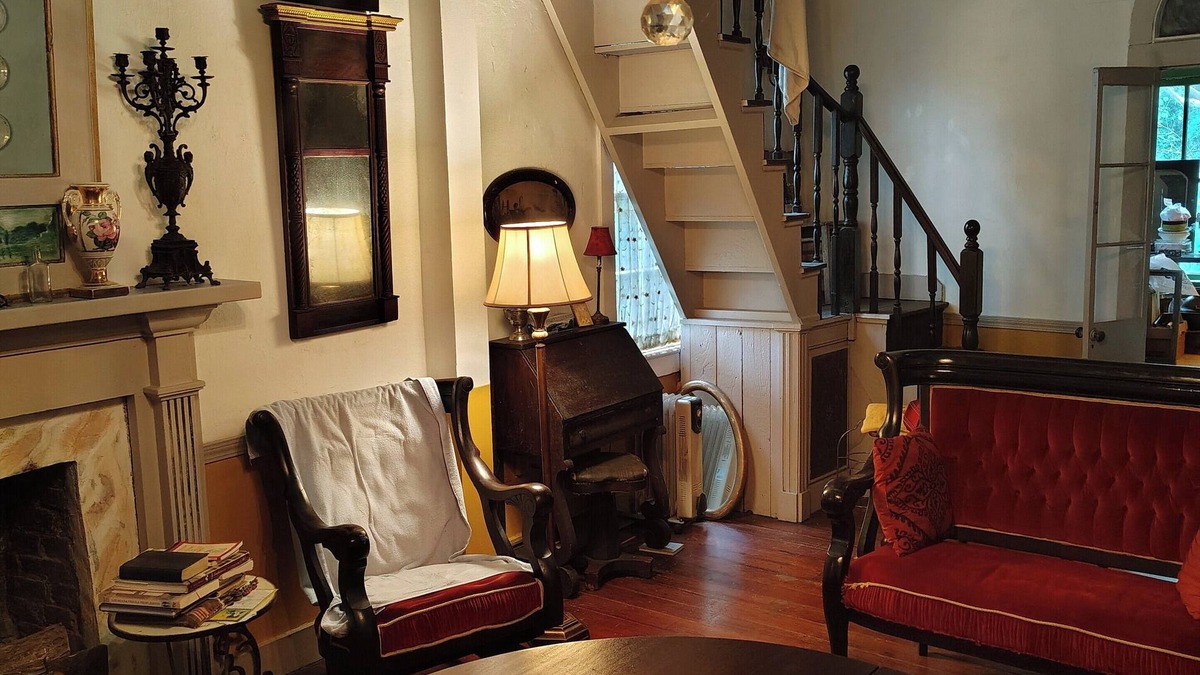 Washington Bed & Breakfast | Step back in time and relive.the 1840's in this beautifully preserved cottage.