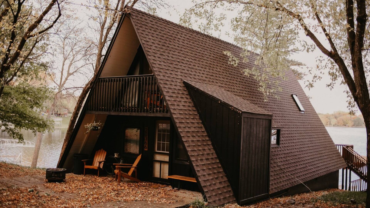 Richmond Cabin | Step Back in Time: Cozy Lakeside Retreat Vintage A-Frame Cabin on Horseshoe Lake